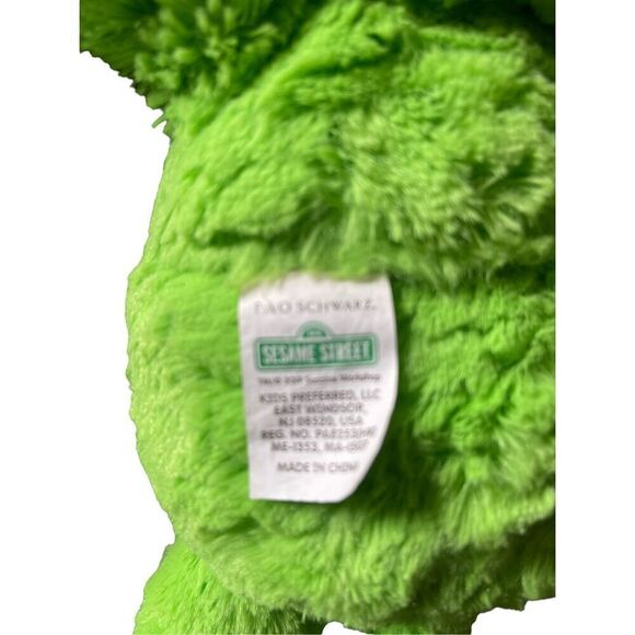 Fao Schwarz Toy's Green Sesame Street Hasbro Oscar the Grouch Action Figure 16” - Picture 2 of 10